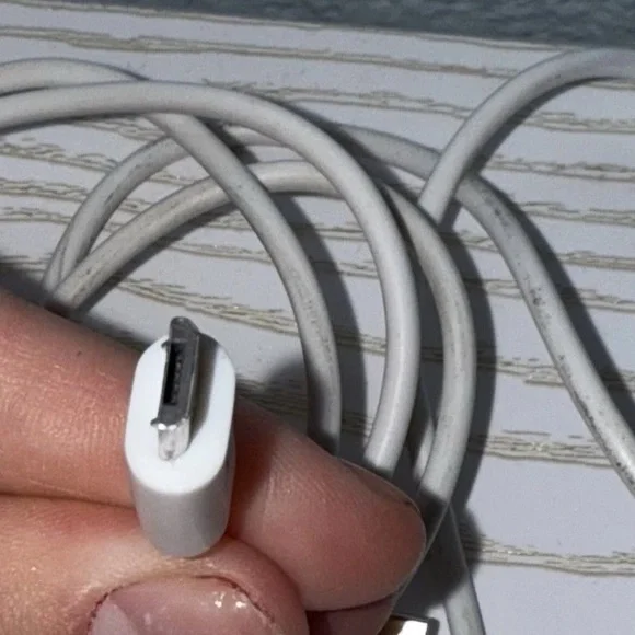 Ideal of Sweden Green/Gold/White Marble Wireless Magnetic Universal Charger - Picture 6 of 7